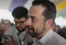 Depois de Zambelli, Boulos cobra extradição de Eduardo Bolsonaro