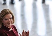 “Decepcionante”, diz Gleisi sobre corte de 0,25 ponto na Selic