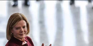 “Decepcionante”, diz Gleisi sobre corte de 0,25 ponto na Selic