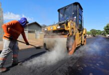 Prefeitura avança com recapeamento na Mozart Calheiros e mobilidade no Água Boa