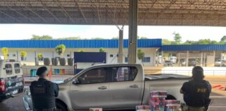Ação conjunta PRF e PM apreende caminhonete carregada de cigarros