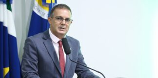 Inspetor Cabral faz reflexão sobre violência contra a mulher durante sessão da Câmara