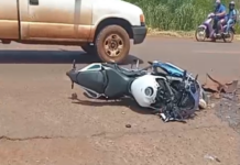 Motociclista fica gravemente ferido após colisão com caminhonete na região do Trevo da Bandeira