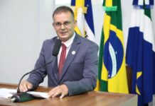 Inspetor Cabral questiona licitação na Saúde e alerta para saída de médicos experientes