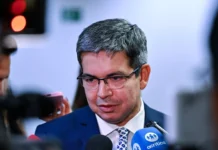 Randolfe Rodrigues descarta “caça às bruxas” após rejeição de Messias ao STF