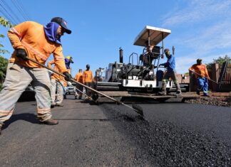 Prefeitura inicia drenagem e asfalto no Laranja Doce e melhora ruas sem pavimentação