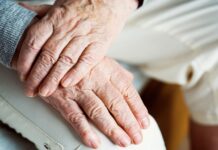 Armado com faca, neto avança contra a avó durante quebra-quebra em Dourados