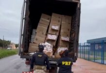 Caminhão de mudança escondia 50 mil maços de cigarros contrabandeados