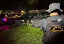 Duas caminhonetes furtadas são recuperadas após fuga na região de Angélica