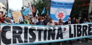 Milhares vão às ruas e apoiam candidatura de Cristina Kirchner na Argentina
