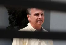 Bolsonaro tem piora em crises de soluço, diz relatório médico