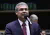 Lindbergh celebra condenação de Eduardo Bolsonaro: ‘vitória do Brasil. Traidor da Pátria condenado’