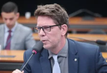 Mario Frias gravou Dark Horse e participou de sessão da Câmara no mesmo dia, dizem documentos