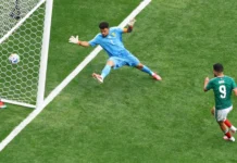 México abre Copa do Mundo com vitória sobre a África do Sul, em jogo com três expulsões