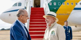 Lula inicia viagem ao G7 na França e deixa mensagem a Alckmin antes de embarcar
