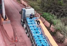 Carga com 20 toneladas de insumo para refinar cocaína é apreendida em Corumbá