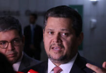 Alcolumbre mantém PEC 6×1 travada em semana esvaziada no Senado