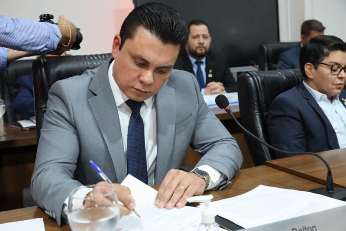 Dalton é atendido com melhorias na iluminação pública em dois residenciais_6a28c78d992c1.jpeg