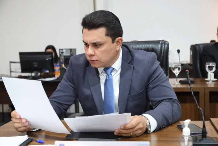 Dalton quer ação integrada no enfrentamento a problemas crônicos na Praça Paraguaia_6a39f735767de.jpeg