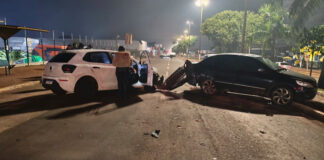 Em alta velocidade, Polo bate em dois carros em semáforo na Marcelino Pires e motorista é preso