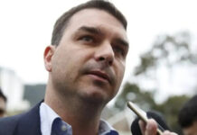 Flávio Bolsonaro diz que operação contra Jaques Wagner pode reverter queda nas pesquisas