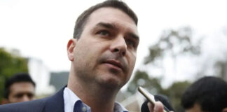 Flávio Bolsonaro diz que operação contra Jaques Wagner pode reverter queda nas pesquisas