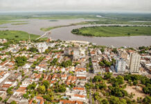 Homem é encontrado morto em quarto de motel e mulher deixa local antes da chegada do socorro