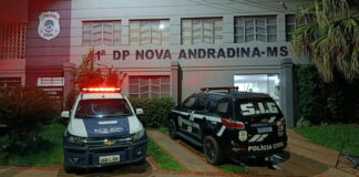 Homem e mulher são mortos a tiros por pistoleiros de moto no meio da rua