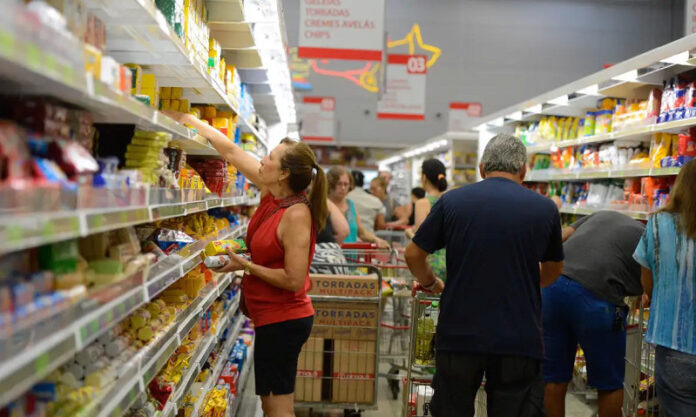 Inflação de maio fica em 0,58%, influenciada por preço dos alimentos_6a2cbb460c80d.jpeg
