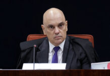 Moraes vota para condenar Eduardo Bolsonaro por coação e diz que ex-deputado prejudicou o país