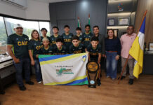 Prefeito recebe alunos do Caic que vão disputar Jogos Escolares Estaduais na Capital
