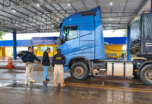 PRF apreende em MS carreta levada em assalto com sequestro de caminhoneiro em SP