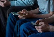 Reino Unido vai barrar redes sociais para menores de 16 anos e estuda toque de recolher digital