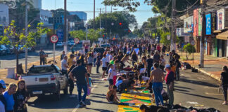 Tapetes, procissão e devoção marcam Corpus Christi em Dourados
