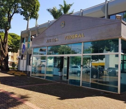 Justiça absolve ex-secretário de Saúde e outros investigados em ação sobre licitação