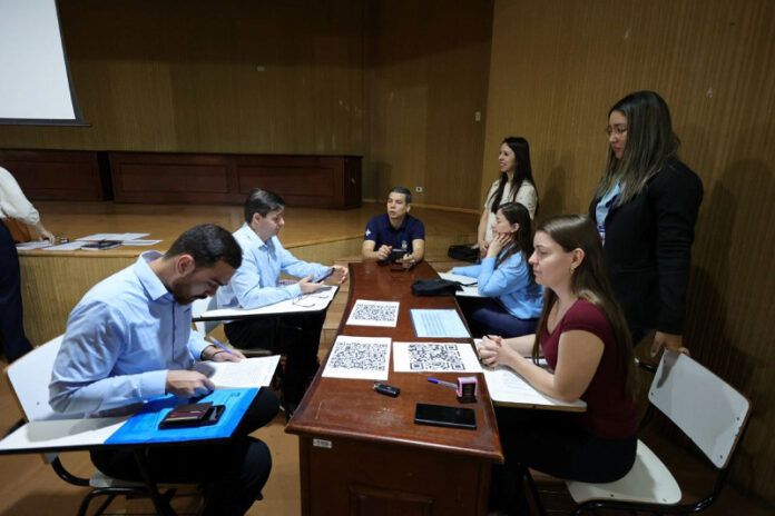 Aprovados em concurso da prefeitura tomam posse nesta sexta-feira_6a6d546b27321.jpeg