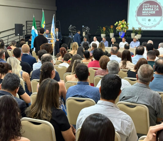 Câmara homenageia comerciantes que ajudam a construir o desenvolvimento de Dourados