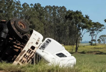 Carreta sai da pista e caminhoneiro morre na MS-164, no distrito de Nova Itamarati