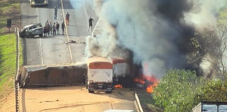 Colisão entre carretas provoca incêndio e interdita trecho da MS-306