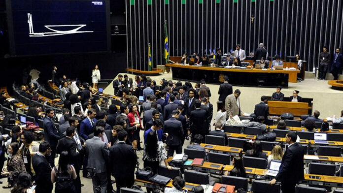 Comissão da Câmara convoca Mauro Vieira para explicar posição do governo sobre PCC e Comando Vermelho_6a4f05aab7580.jpeg