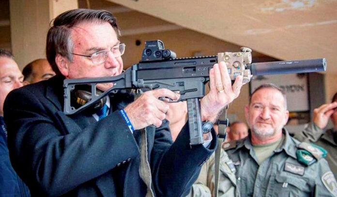 Defesa de Bolsonaro esclarece armas não encontradas pelo Exército_6a4f030608410.jpeg