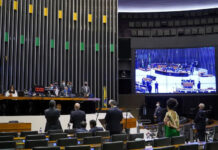 Dino intima partidos a explicar controle de emendas parlamentares