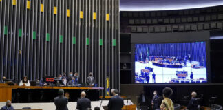 Dino intima partidos a explicar controle de emendas parlamentares
