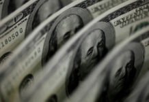 Dólar sobe para R$ 5,11, e bolsa fica estável, apesar de tensão global