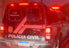 Dupla em moto atira contra jovem em frente de casa em Dourados