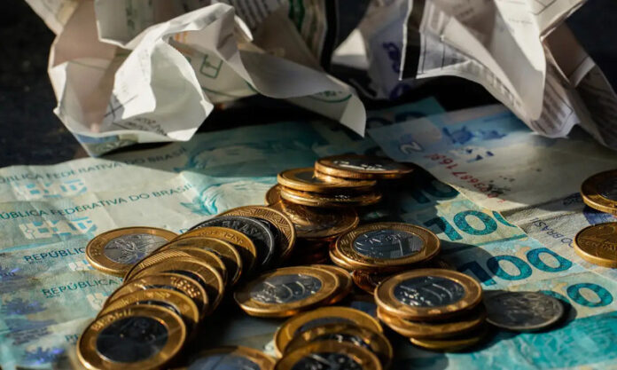 Economia cresce 0,7% em maio, puxada por consumo das famílias, diz FGV_6a5ed44debd50.jpeg