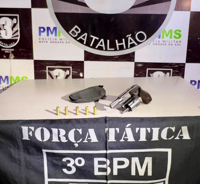 Força Tática prende jovem de 21 anos por porte ilegal de arma de fogo em Dourados_6a5ed4994654a.jpeg
