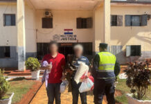Homem preso por espancar enteada autista de 6 anos é levado para penitenciária