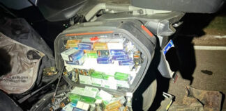 Medicamentos contrabandeados são encontrados escondidos em motocicleta BMW
