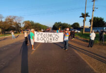 Moradores protestam pedindo duplicação da BR-463 e passarela para ciclista e pedestres